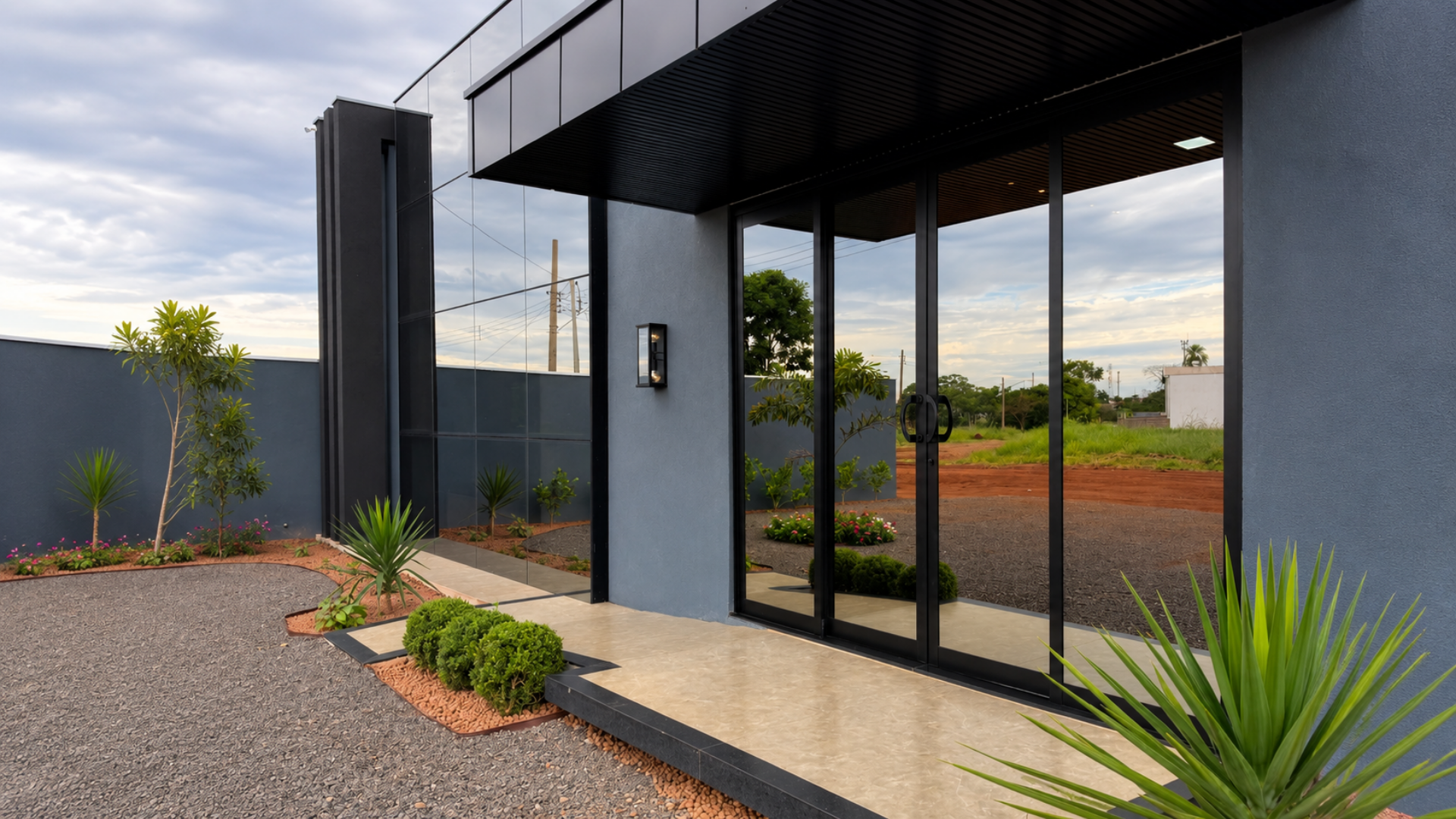Vidraçaria em Sidrolândia-MS: vidro temperado, laminado e refletivo instalados pela MK Vidros